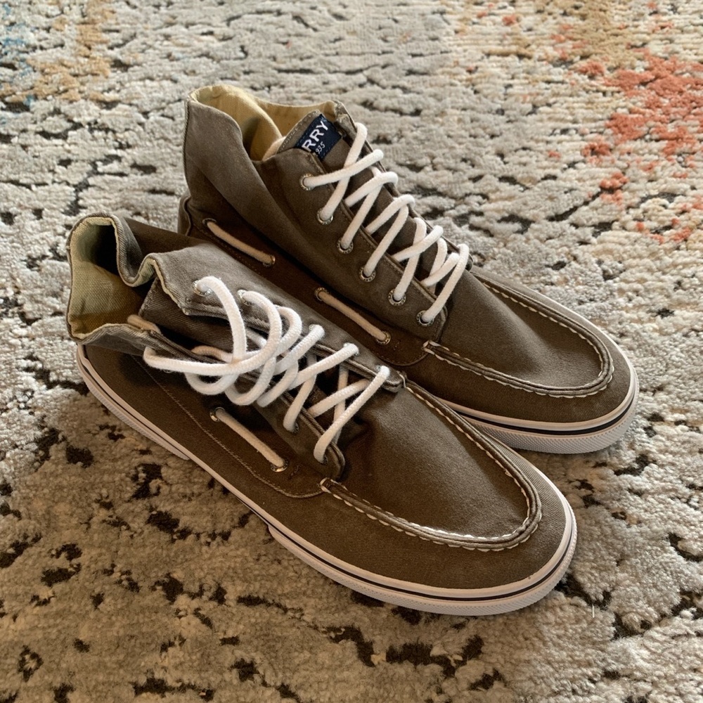 High Top Sperry Boat Shoes Size 10
